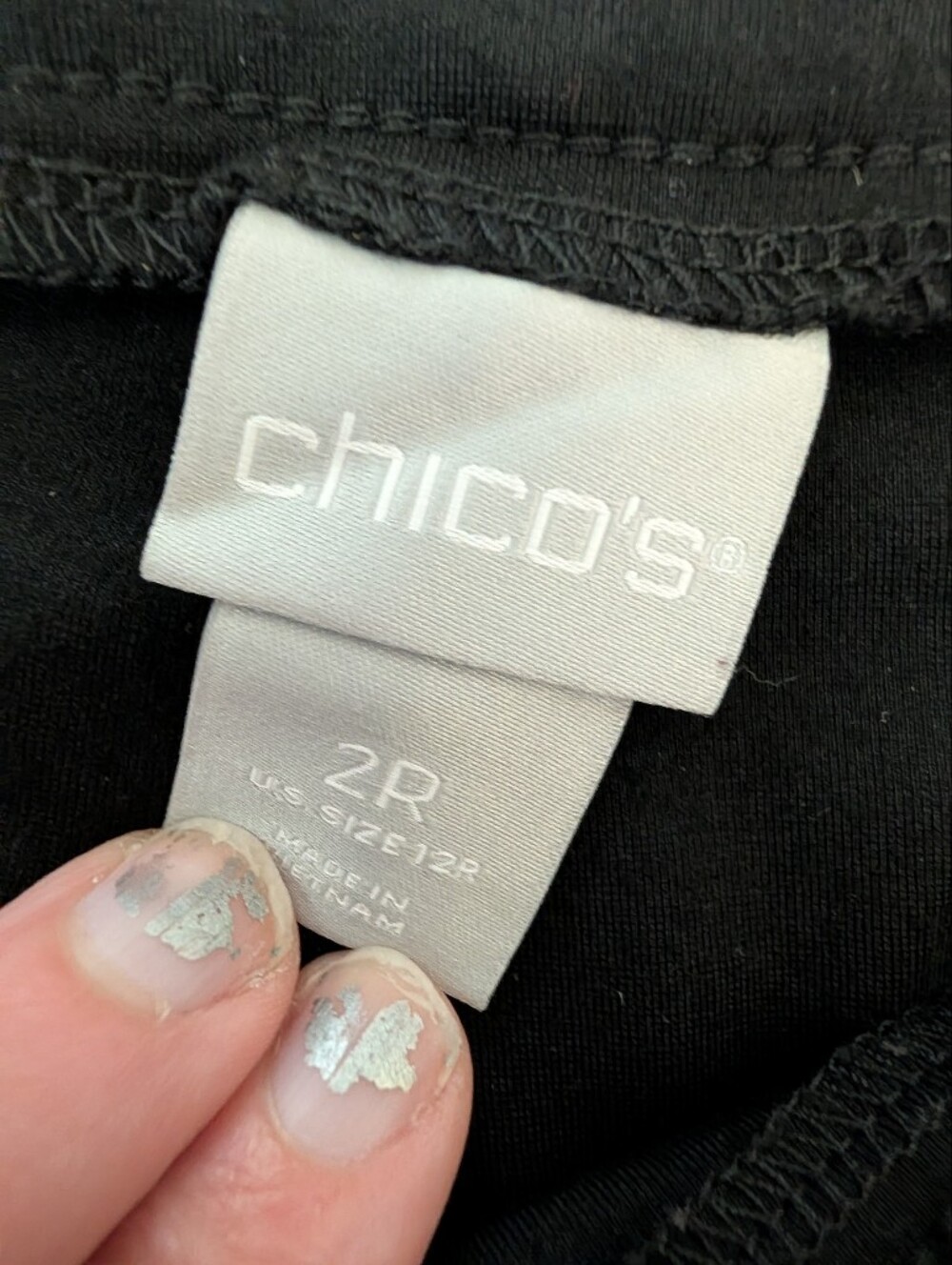 Chico's Travelers Black Skinny Capri Pants Stretch Pull On - Picture 4 of 4